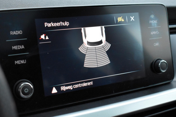 Škoda Kamiq 1.5 TSI ACT 150PK Aut. Business Edition | Trekhaak | Panodak | Carplay | LED | Incl. garantie