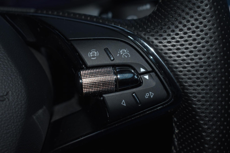 Škoda Kamiq 1.5 TSI ACT 150PK Aut. Business Edition | Trekhaak | Panodak | Carplay | LED | Incl. garantie