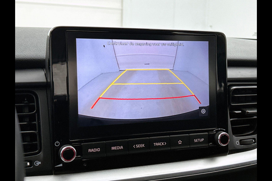 Kia Stonic 1.0 T-GDi 120pk MHEV DynamicLine Auto. Navigatie Apple Carplay/Android Auto Camera Parkeersensoren achter Cruise Control Lichtmetalen velgen Airco