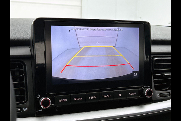 Kia Stonic 1.0 T-GDi 120pk MHEV DynamicLine Auto. Navigatie Apple Carplay/Android Auto Camera Parkeersensoren achter Cruise Control Lichtmetalen velgen Airco