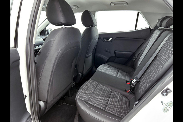 Kia Stonic 1.0 T-GDi 120pk MHEV DynamicLine Auto. Navigatie Apple Carplay/Android Auto Camera Parkeersensoren achter Cruise Control Lichtmetalen velgen Airco