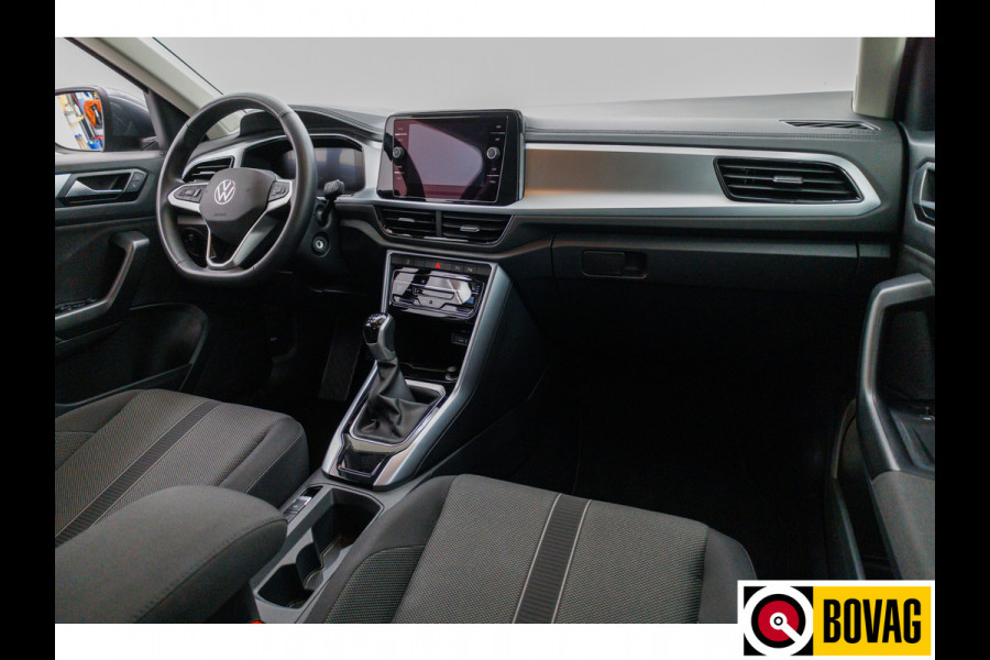 Volkswagen T-Roc 1.0 TSI 116 PK Business Edition | Stoelverw. | Apple Carplay / Android auto | PDC V+A Automatisch inparkeren, Climate control, all season banden, extra getint glas achter