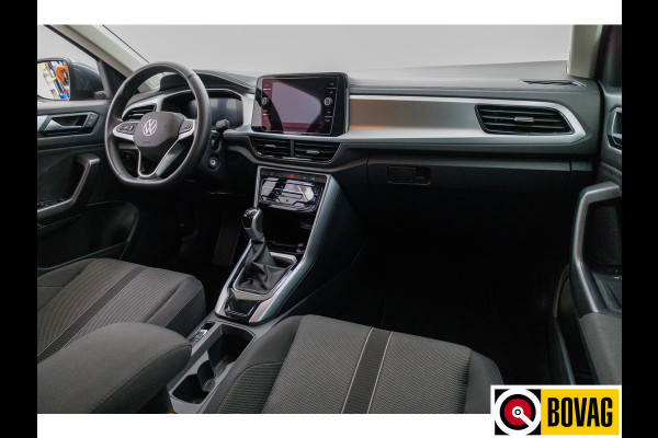 Volkswagen T-Roc 1.0 TSI 116 PK Business Edition | Stoelverw. | Apple Carplay / Android auto | PDC V+A Automatisch inparkeren, Climate control, all season banden, extra getint glas achter