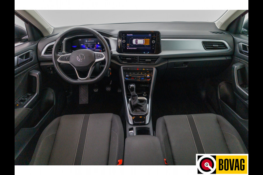 Volkswagen T-Roc 1.0 TSI 116 PK Business Edition | Stoelverw. | Apple Carplay / Android auto | PDC V+A Automatisch inparkeren, Climate control, all season banden, extra getint glas achter