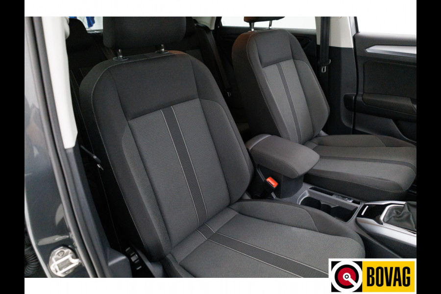 Volkswagen T-Roc 1.0 TSI 116 PK Business Edition | Stoelverw. | Apple Carplay / Android auto | PDC V+A Automatisch inparkeren, Climate control, all season banden, extra getint glas achter