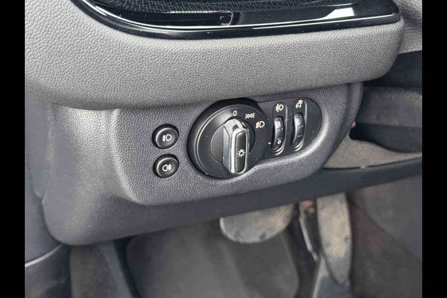 MINI Clubman 1.5 Cooper Richmond Park Edition PANO| CAMERA| STOELVERW. | LEER| KEYLESS| RIJKLAARPRIJS INCL. 12 MND BOVAG GARANTIE