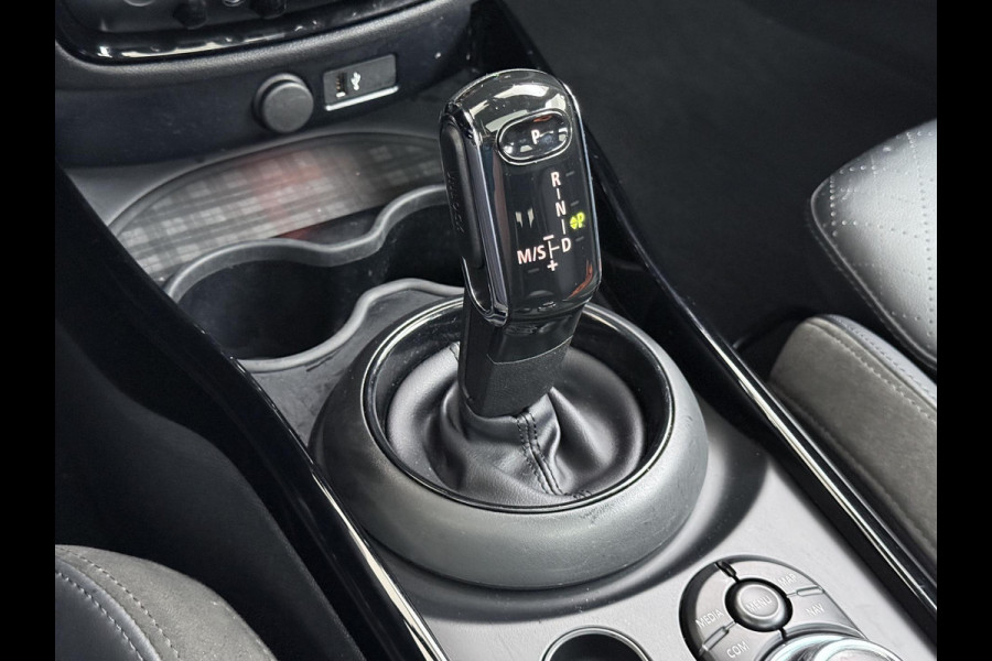 MINI Clubman 1.5 Cooper Richmond Park Edition PANO| CAMERA| STOELVERW. | LEER| KEYLESS| RIJKLAARPRIJS INCL. 12 MND BOVAG GARANTIE