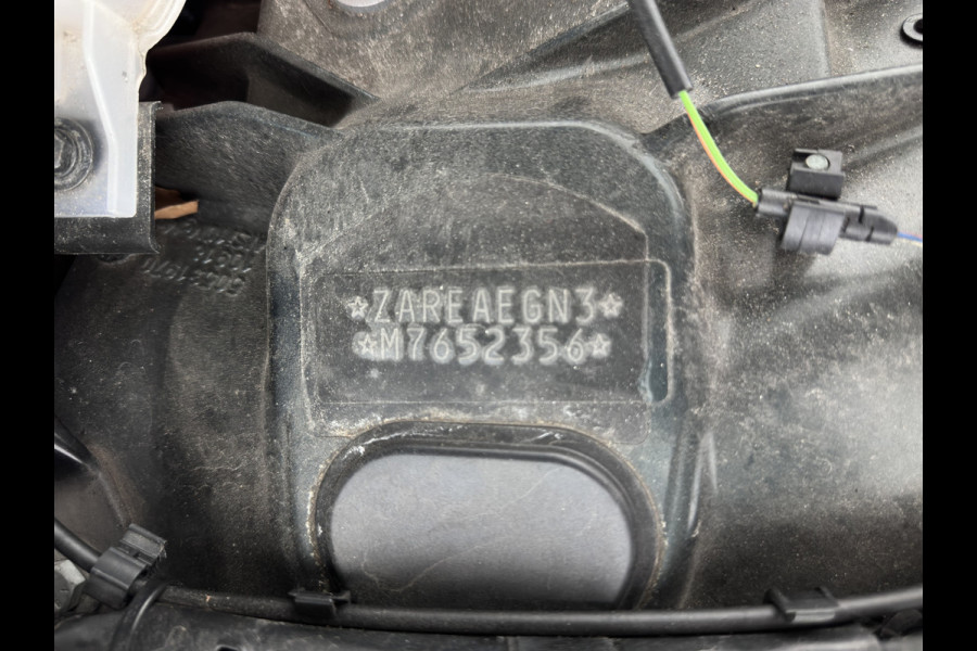 Alfa Romeo Giulia 2.0T Sprint (INCL-BTW) Aut. *PANO | LEATHER-FABRIC | XENON | ADAPTIVE-CRUISE | BLIND-SPOT | SPORTSEATS | CAMERA | NAVI-FULLMAP | DAB+ | SHIFT-PADDLES | PRIVACY-GLASS | LANE-ASSIST | BLINDSPOT | KEYLESS |