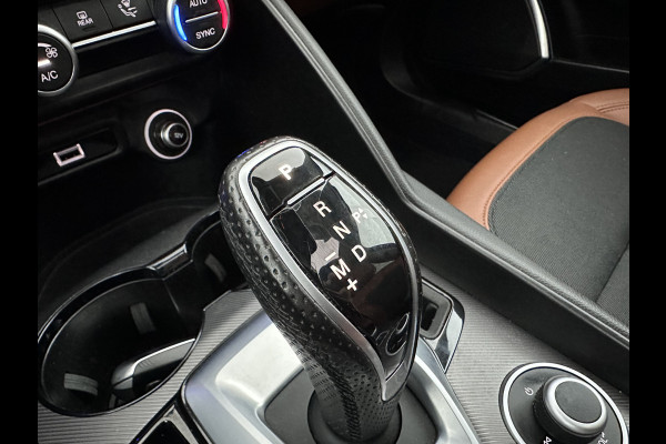 Alfa Romeo Giulia 2.0T Sprint (INCL-BTW) Aut. *PANO | LEATHER-FABRIC | XENON | ADAPTIVE-CRUISE | BLIND-SPOT | SPORTSEATS | CAMERA | NAVI-FULLMAP | DAB+ | SHIFT-PADDLES | PRIVACY-GLASS | LANE-ASSIST | BLINDSPOT | KEYLESS |