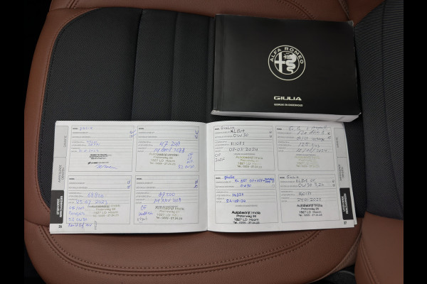 Alfa Romeo Giulia 2.0T Sprint (INCL-BTW) Aut. *PANO | LEATHER-FABRIC | XENON | ADAPTIVE-CRUISE | BLIND-SPOT | SPORTSEATS | CAMERA | NAVI-FULLMAP | DAB+ | SHIFT-PADDLES | PRIVACY-GLASS | LANE-ASSIST | BLINDSPOT | KEYLESS |