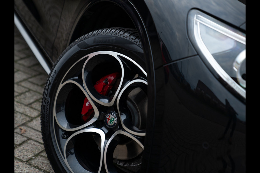 Alfa Romeo Stelvio 2.0T 280pk AWD Veloce | Pano-dak | Adapt. cruise | Performance Pack | CarPlay