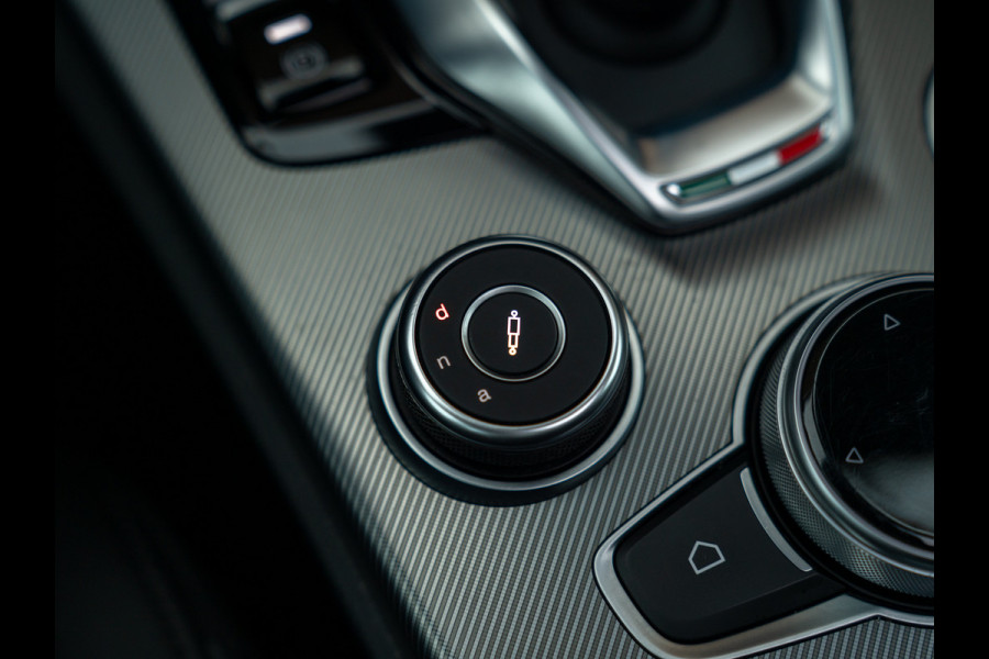 Alfa Romeo Stelvio 2.0T 280pk AWD Veloce | Pano-dak | Adapt. cruise | Performance Pack | CarPlay