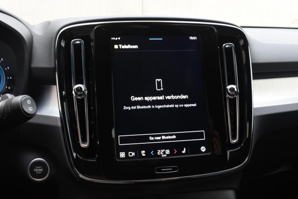 Volvo XC40 B4 211PK Automaat Plus Dark / Navigatie / Adaptive Cruise / Harman Kardon / Stuur- & Stoelverwarming / Elektrische achterklep / Achteruitrijcamera / Trekhaak / Elektrische stoelverst. met geheugen