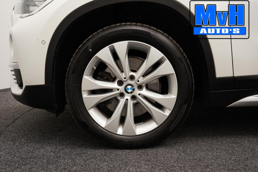 BMW X1 xDrive20i High Executive|PARELMOER|PANO|TREKH|LUXE|NAP