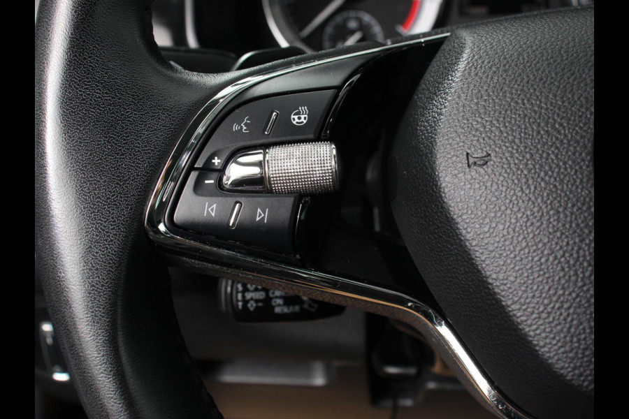 Škoda Kodiaq 1.5 TSI 150pk DSG Style 7p. | Navigatie | Apple Carplay/Android Auto | Adaptive Cruise Control | Parkeersensor achter | Stoel- en stuurverwarming | Ledverlichting | Getinte ramen | Climate Control