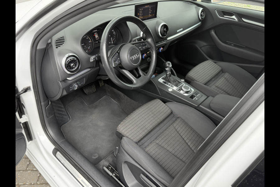 Audi A3 Sportback 1.4 e-tron Sport | Trekhaak wegklapbaar | Stoelverwarming | Climate