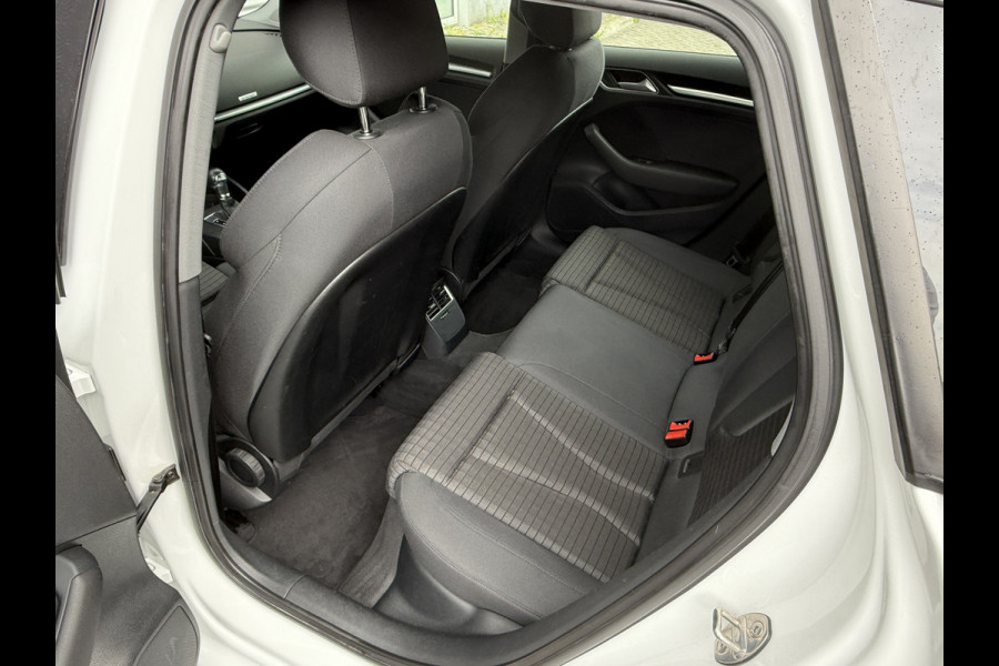 Audi A3 Sportback 1.4 e-tron Sport | Trekhaak wegklapbaar | Stoelverwarming | Climate