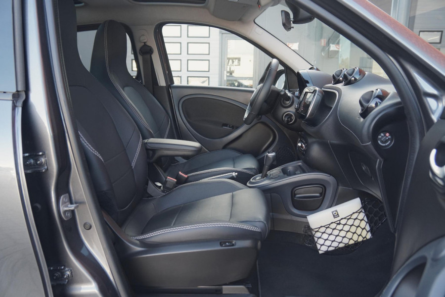 Smart Forfour EQ BRABUS Style 18 kWh + CAMERA / STOELVERWARING VOOR & ACHTER / PANO