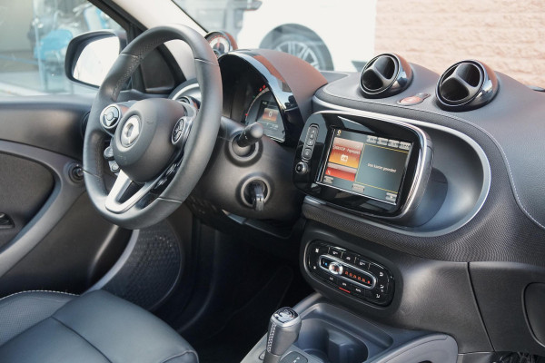 Smart Forfour EQ BRABUS Style 18 kWh + CAMERA / STOELVERWARING VOOR & ACHTER / PANO