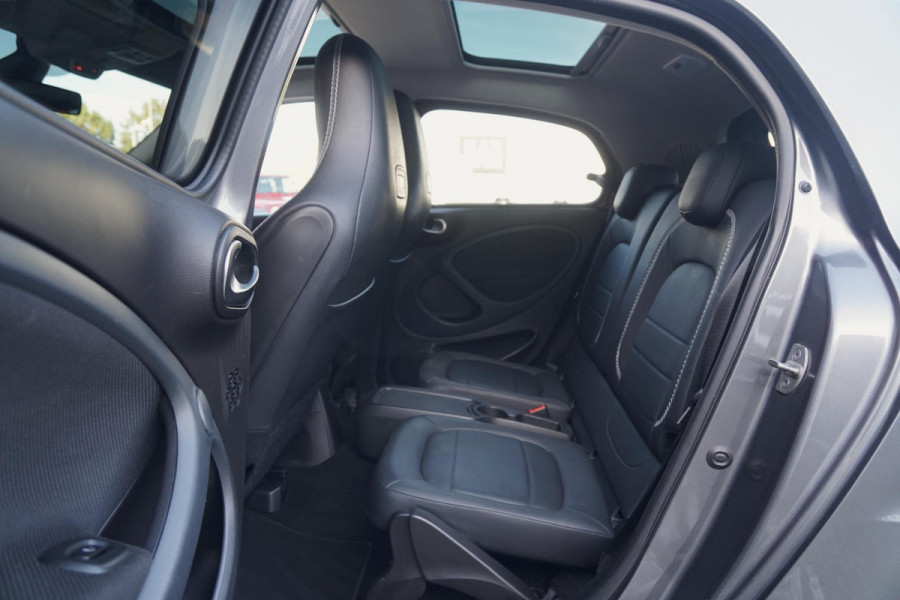 Smart Forfour EQ BRABUS Style 18 kWh + CAMERA / STOELVERWARING VOOR & ACHTER / PANO