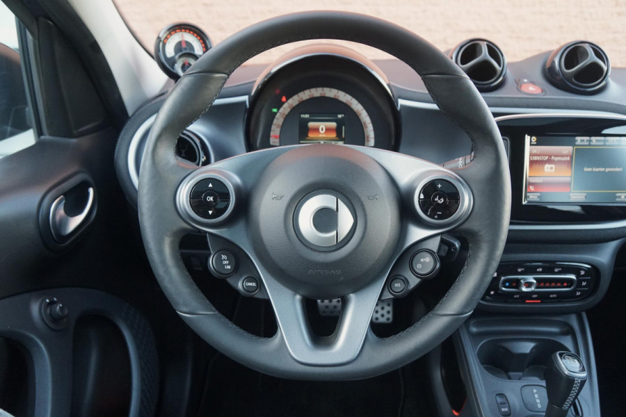Smart Forfour EQ BRABUS Style 18 kWh + CAMERA / STOELVERWARING VOOR & ACHTER / PANO