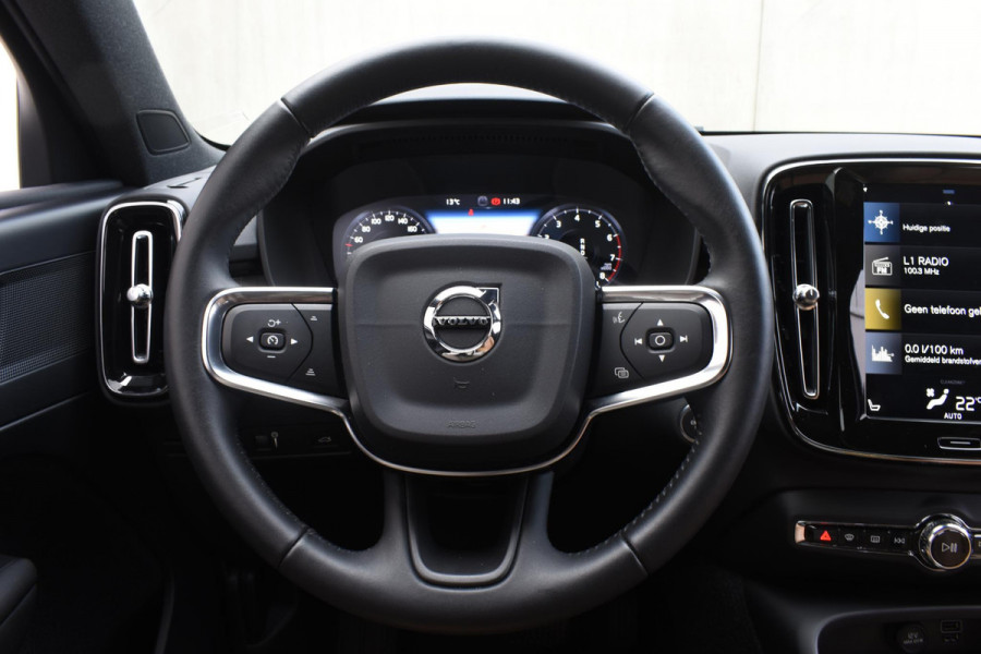 Volvo XC40 T3 163PK Automaat Inscription / Navigatie / Adaptive Cruise control / Stoelverwarming / Elektr. Trekhaak / Parkeersensoren v+a