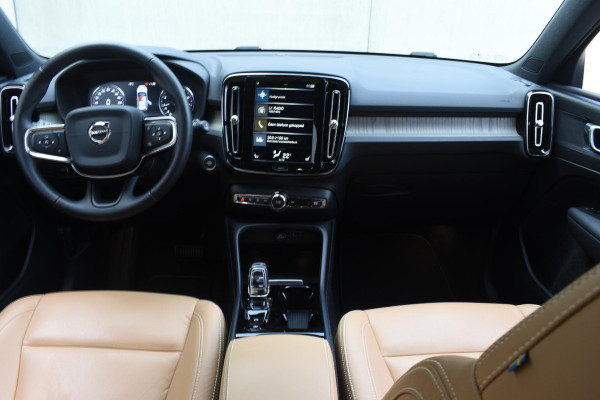Volvo XC40 T3 163PK Automaat Inscription / Navigatie / Adaptive Cruise control / Stoelverwarming / Elektr. Trekhaak / Parkeersensoren v+a