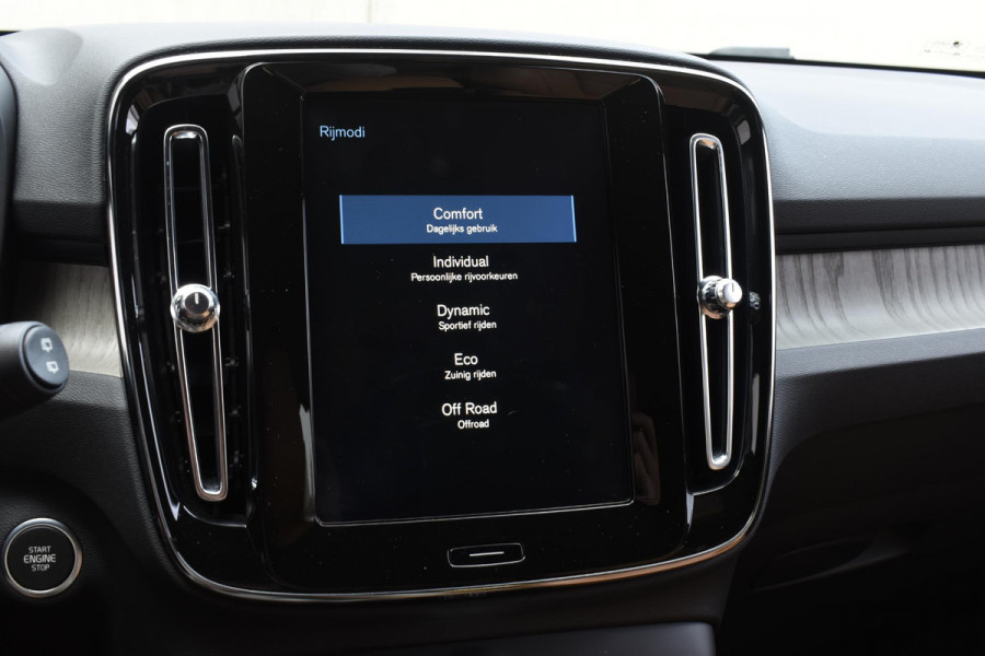 Volvo XC40 T3 163PK Automaat Inscription / Navigatie / Adaptive Cruise control / Stoelverwarming / Elektr. Trekhaak / Parkeersensoren v+a