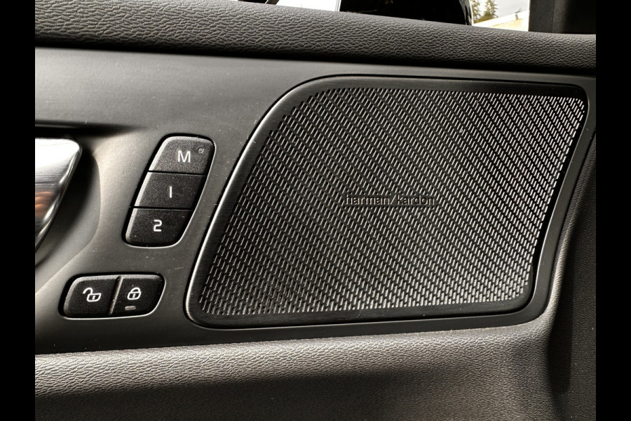 Volvo V60 2.0 T8 Twin Engine AWD R-Design | Pano | 360 cam Head Up Display | Luxury Line | occasion