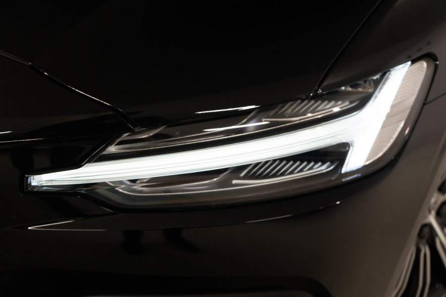 Volvo V60 T6 340PK Automaat Recharge AWD Inscription / Lederen bekleding / Stoel- en stuurverwarming /  Harman Kardon / Semi-elektrische trekhaak / Keyless Entry / Elektrische stoelen met geheugen