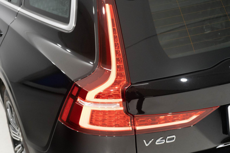 Volvo V60 T6 340PK Automaat Recharge AWD Inscription / Lederen bekleding / Stoel- en stuurverwarming /  Harman Kardon / Semi-elektrische trekhaak / Keyless Entry / Elektrische stoelen met geheugen