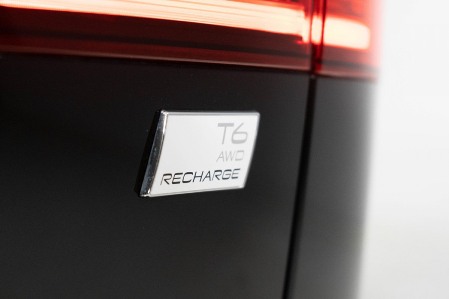 Volvo V60 T6 340PK Automaat Recharge AWD Inscription / Lederen bekleding / Stoel- en stuurverwarming /  Harman Kardon / Semi-elektrische trekhaak / Keyless Entry / Elektrische stoelen met geheugen