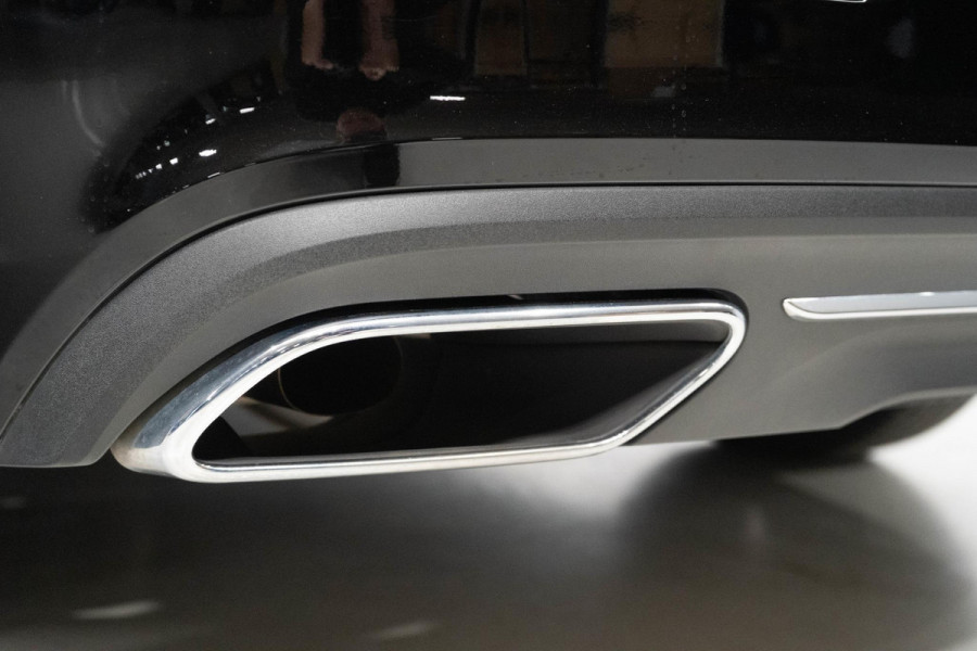 Volvo V60 T6 340PK Automaat Recharge AWD Inscription / Lederen bekleding / Stoel- en stuurverwarming /  Harman Kardon / Semi-elektrische trekhaak / Keyless Entry / Elektrische stoelen met geheugen