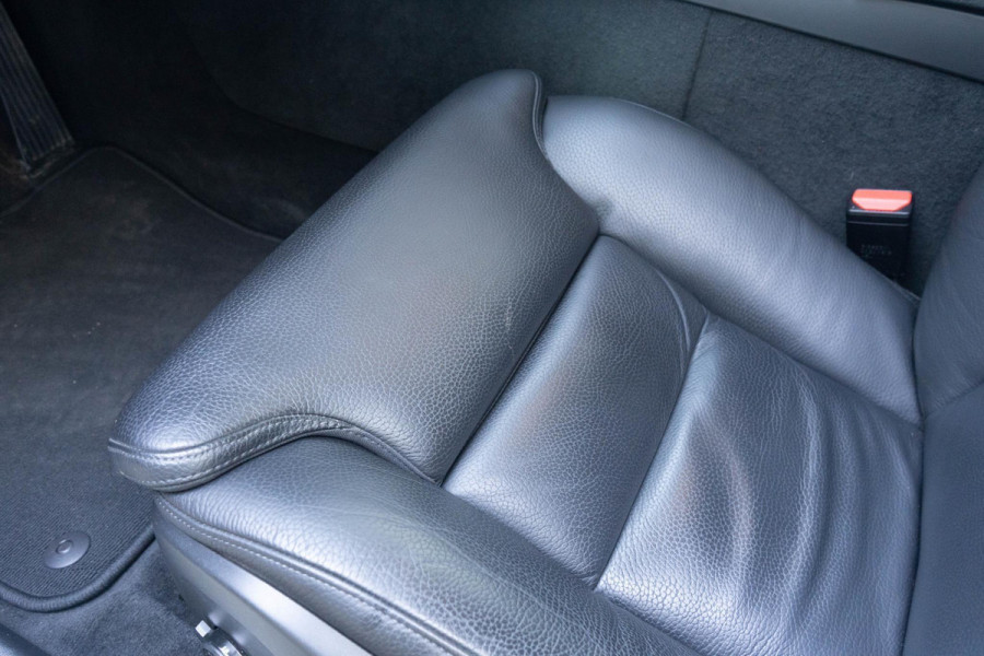 Volvo V60 T6 340PK Automaat Recharge AWD Inscription / Lederen bekleding / Stoel- en stuurverwarming /  Harman Kardon / Semi-elektrische trekhaak / Keyless Entry / Elektrische stoelen met geheugen