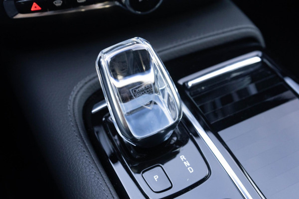 Volvo V60 T6 340PK Automaat Recharge AWD Inscription / Lederen bekleding / Stoel- en stuurverwarming /  Harman Kardon / Semi-elektrische trekhaak / Keyless Entry / Elektrische stoelen met geheugen