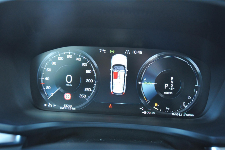 Volvo V60 T6 340PK Automaat Recharge AWD Inscription / Lederen bekleding / Stoel- en stuurverwarming /  Harman Kardon / Semi-elektrische trekhaak / Keyless Entry / Elektrische stoelen met geheugen