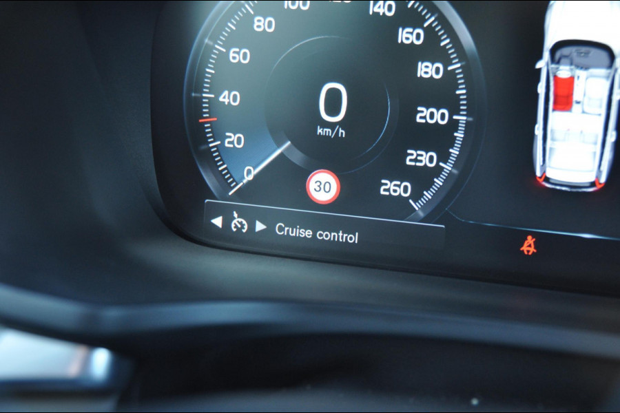 Volvo V60 T6 340PK Automaat Recharge AWD Inscription / Lederen bekleding / Stoel- en stuurverwarming /  Harman Kardon / Semi-elektrische trekhaak / Keyless Entry / Elektrische stoelen met geheugen