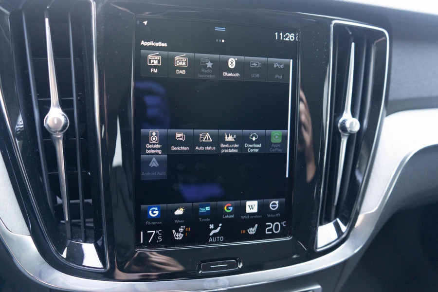 Volvo V60 T6 340PK Automaat Recharge AWD Inscription / Lederen bekleding / Stoel- en stuurverwarming /  Harman Kardon / Semi-elektrische trekhaak / Keyless Entry / Elektrische stoelen met geheugen