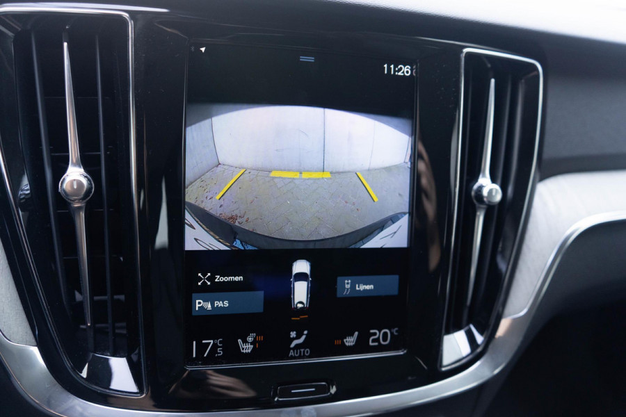 Volvo V60 T6 340PK Automaat Recharge AWD Inscription / Lederen bekleding / Stoel- en stuurverwarming /  Harman Kardon / Semi-elektrische trekhaak / Keyless Entry / Elektrische stoelen met geheugen