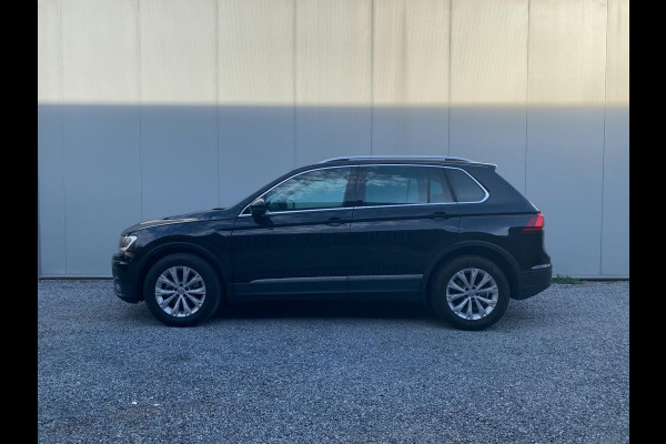Volkswagen Tiguan 1.4 TSI Comfortline Business |DSG | ACC |Trekhaak |Massagestoel|Stoel/stuurverw |Dealer onderh KM 52.900 !!!