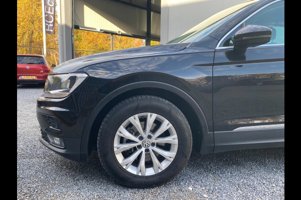 Volkswagen Tiguan 1.4 TSI Comfortline Business |DSG | ACC |Trekhaak |Massagestoel|Stoel/stuurverw |Dealer onderh KM 52.900 !!!