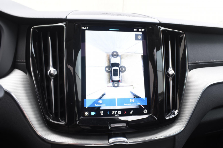 Volvo XC60 T6 350PK Automaat Plug-in Hybrid AWD Ultra Dark / Navigatie / Luchtvering / 360 Camera / Adaptieve Cruise Control / Stuurverwarming / Stoelverwarming v+a / Elektr. Achterklep / Schuifdak / Trekhaak