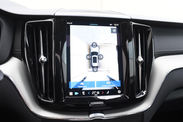 Volvo XC60 T6 350PK Automaat Plug-in Hybrid AWD Ultra Dark / Navigatie / Luchtvering / 360 Camera / Adaptieve Cruise Control / Stuurverwarming / Stoelverwarming v+a / Elektr. Achterklep / Schuifdak / Trekhaak