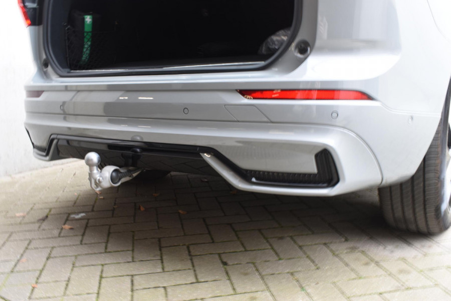 Volvo XC60 T6 350PK Automaat Plug-in Hybrid AWD Ultra Dark / Navigatie / Luchtvering / 360 Camera / Adaptieve Cruise Control / Stuurverwarming / Stoelverwarming v+a / Elektr. Achterklep / Schuifdak / Trekhaak