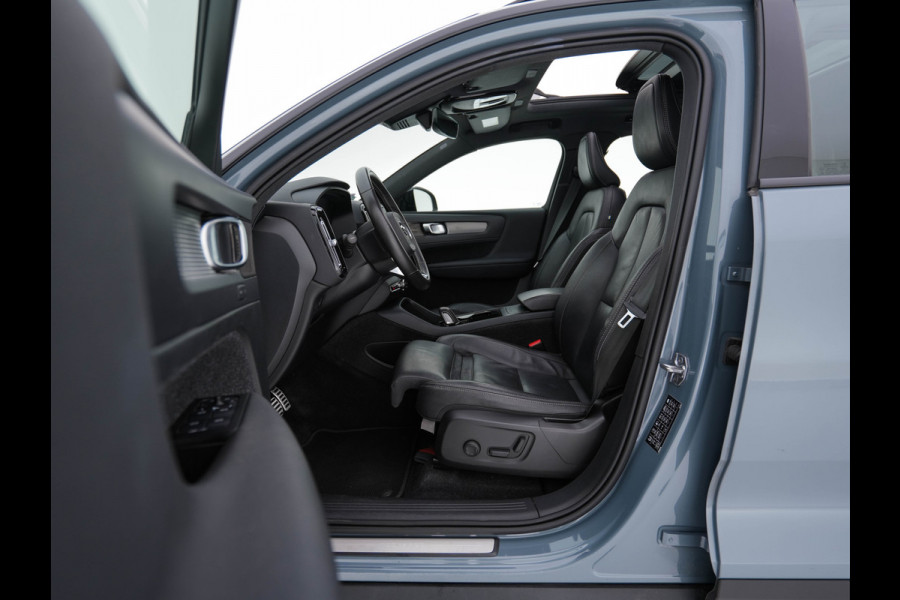 Volvo XC40 Recharge P8 AWD R-Design [ 3-Fase ] {SOH-91%} (INCL-BTW) *PANO | FULL-LEATHER | DIGI-COCKPIT | FULL-LED | MEMORY-PACK | HARMAN/KARDON | TOP-VIEW | CARPLAY | NAVI-FULLMAP | ECC | PDC | KEYLESS | HEATED-SPORTSEATS | BLIS | CAPLAY | 19"ALU*