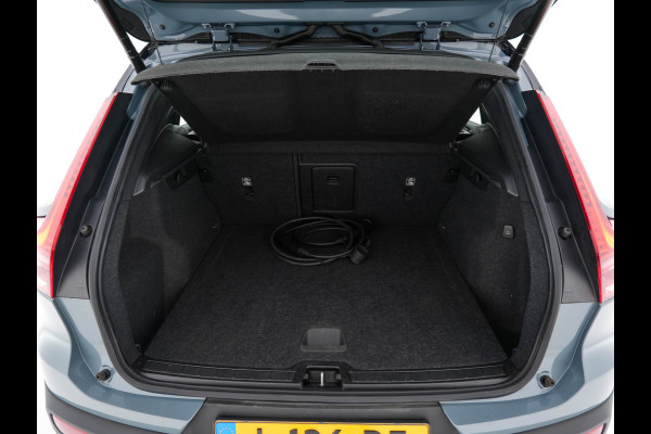 Volvo XC40 Recharge P8 AWD R-Design [ 3-Fase ] {SOH-91%} (INCL-BTW) *PANO | FULL-LEATHER | DIGI-COCKPIT | FULL-LED | MEMORY-PACK | HARMAN/KARDON | TOP-VIEW | CARPLAY | NAVI-FULLMAP | ECC | PDC | KEYLESS | HEATED-SPORTSEATS | BLIS | CAPLAY | 19"ALU*