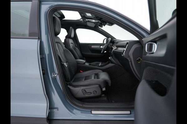 Volvo XC40 Recharge P8 AWD R-Design [ 3-Fase ] {SOH-91%} (INCL-BTW) *PANO | FULL-LEATHER | DIGI-COCKPIT | FULL-LED | MEMORY-PACK | HARMAN/KARDON | TOP-VIEW | CARPLAY | NAVI-FULLMAP | ECC | PDC | KEYLESS | HEATED-SPORTSEATS | BLIS | CAPLAY | 19"ALU*