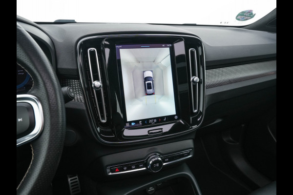 Volvo XC40 Recharge P8 AWD R-Design [ 3-Fase ] {SOH-91%} (INCL-BTW) *PANO | FULL-LEATHER | DIGI-COCKPIT | FULL-LED | MEMORY-PACK | HARMAN/KARDON | TOP-VIEW | CARPLAY | NAVI-FULLMAP | ECC | PDC | KEYLESS | HEATED-SPORTSEATS | BLIS | CAPLAY | 19"ALU*
