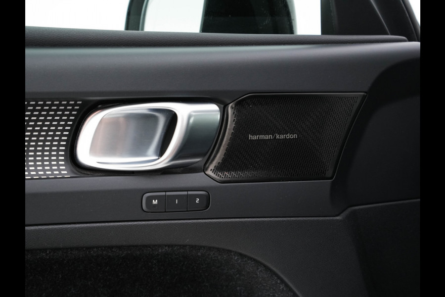 Volvo XC40 Recharge P8 AWD R-Design [ 3-Fase ] {SOH-91%} (INCL-BTW) *PANO | FULL-LEATHER | DIGI-COCKPIT | FULL-LED | MEMORY-PACK | HARMAN/KARDON | TOP-VIEW | CARPLAY | NAVI-FULLMAP | ECC | PDC | KEYLESS | HEATED-SPORTSEATS | BLIS | CAPLAY | 19"ALU*