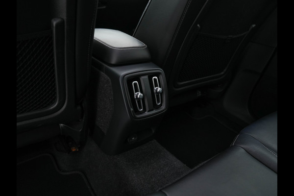Volvo XC40 Recharge P8 AWD R-Design [ 3-Fase ] {SOH-91%} (INCL-BTW) *PANO | FULL-LEATHER | DIGI-COCKPIT | FULL-LED | MEMORY-PACK | HARMAN/KARDON | TOP-VIEW | CARPLAY | NAVI-FULLMAP | ECC | PDC | KEYLESS | HEATED-SPORTSEATS | BLIS | CAPLAY | 19"ALU*